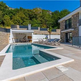 5 bedroom villa with pool near Crikvenica, sleeps 10